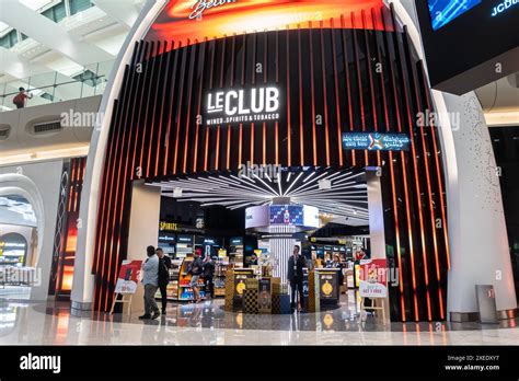 LE CLUB STORE.